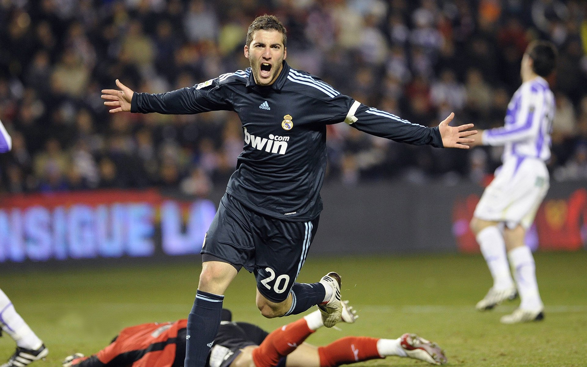 五大联赛引援表现与球迷期待之间的心理鸿沟，5大联赛球队